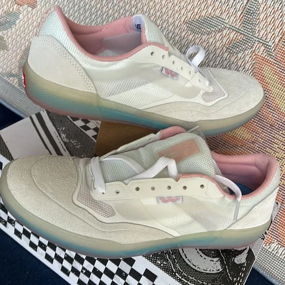 Vans WMNS Ave
White/Powder Pink
VN0A5JIB890
Sneakers - Picture 10 of 16